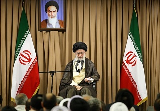 انگلیسیها در ایجاد اختلاف و جنگ شیعه و سنی ماهر و سابقه دارند، اما نقشه امروز آمریکاییها خطرناکتر است